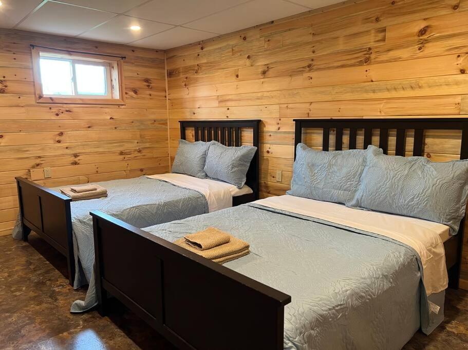 Family Friendly Cottage ☆Walking Distance To Beach Lion's Head Kültér fotó