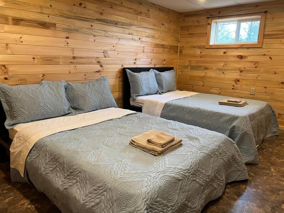 Family Friendly Cottage ☆Walking Distance To Beach Lion's Head Kültér fotó